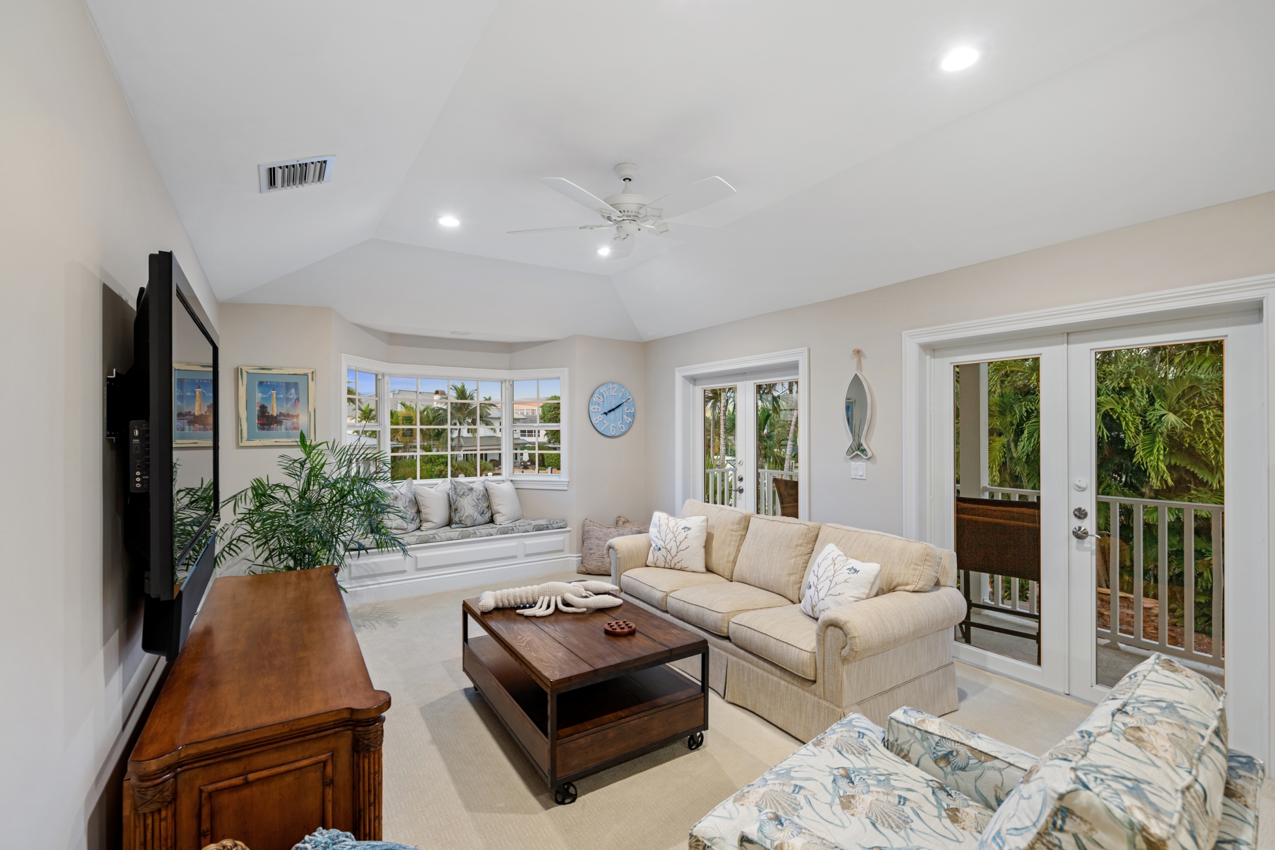 UpperLevel_LivingArea-4k